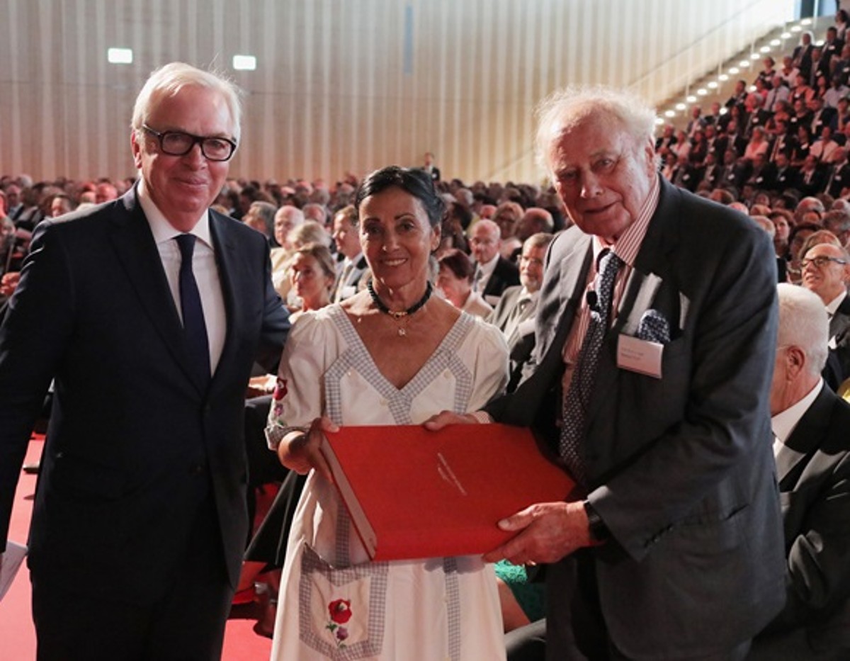 Architekt Sir David Chipperfield mit Carmen und Reinhold Würth bei der Eröffnungfeier